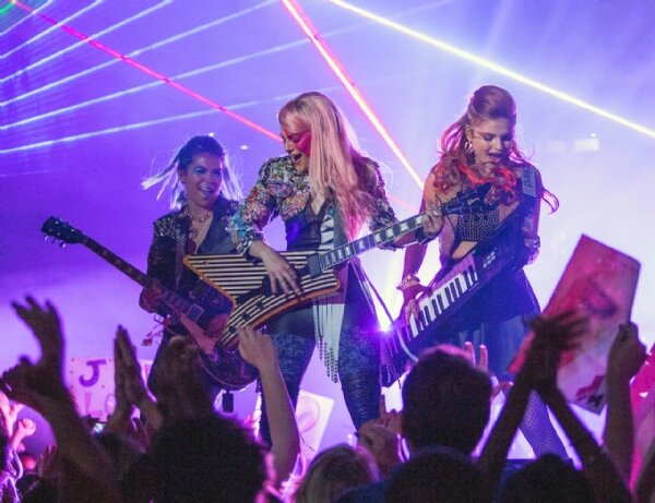 jem_and_the_holograms_la_sinossi_ufficia (1)